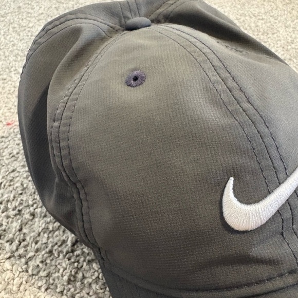 Women's Nike Grey Black Golf Hat Cap - Picture 3 of 10